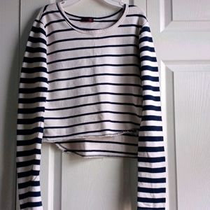 Slightly cropped stripped scoop neck sweater sz L